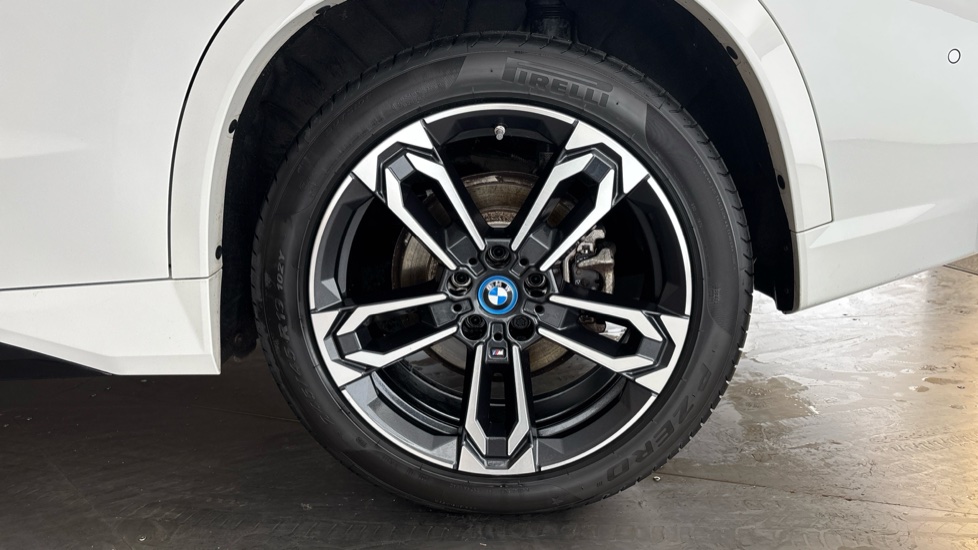 BMW iX1 Image 18