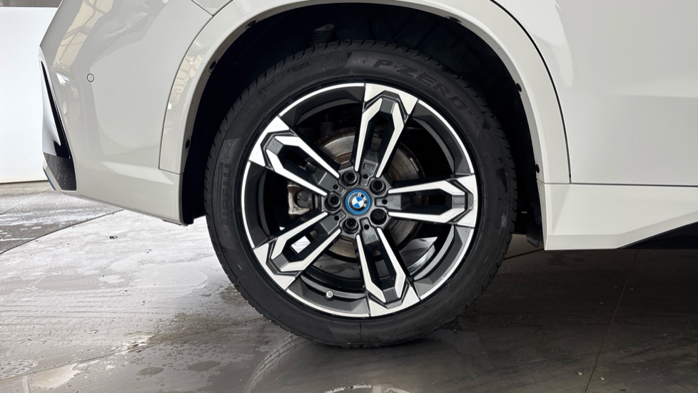 BMW iX1 Image 19