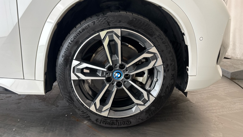 BMW iX1 Image 20