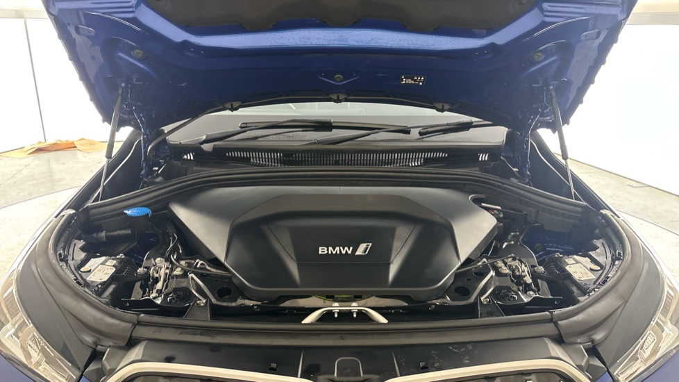 BMW iX1 Image 16