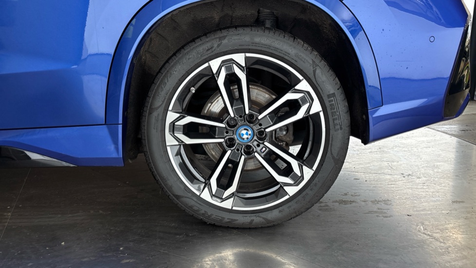 BMW iX1 Image 18