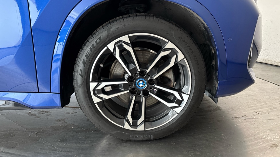 BMW iX1 Image 20