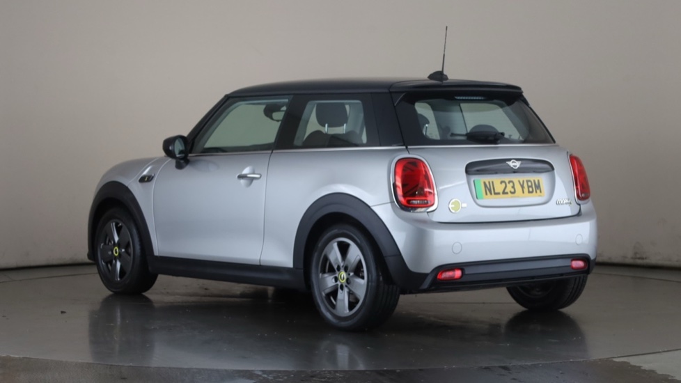 MINI HATCHBACK Image 3