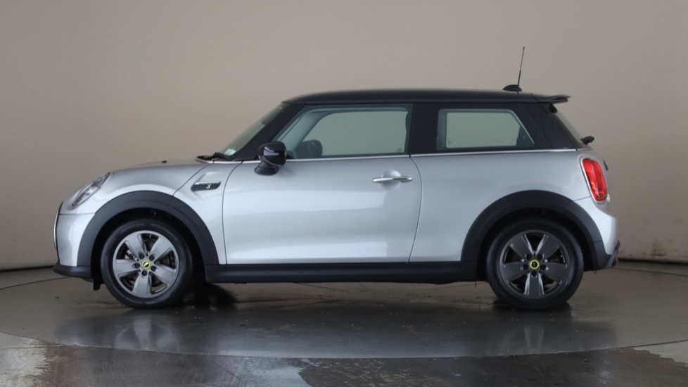 MINI HATCHBACK Image 2