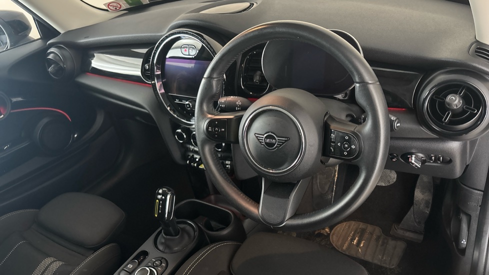 MINI HATCHBACK Image 9