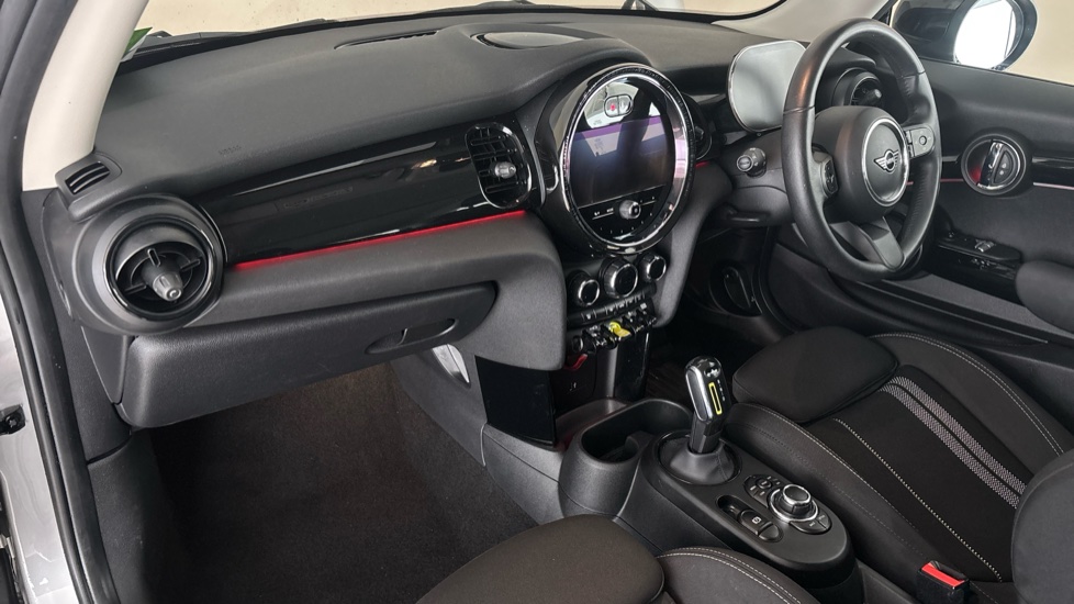 MINI HATCHBACK Image 10