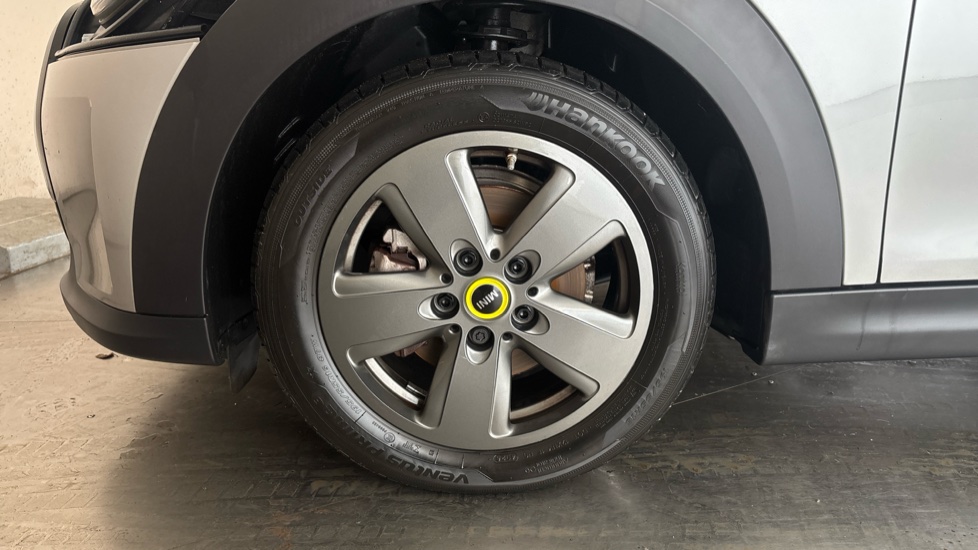 MINI HATCHBACK Image 17