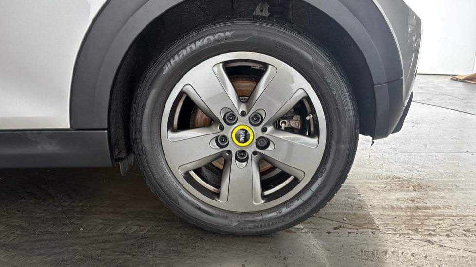MINI HATCHBACK Image 18