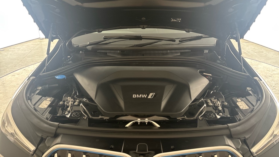 BMW iX1 Image 16