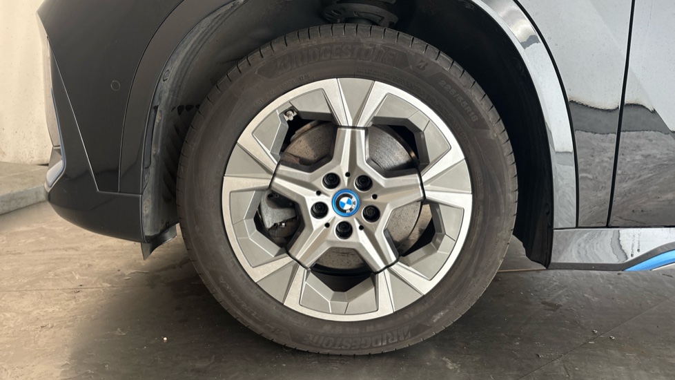 BMW iX1 Image 17