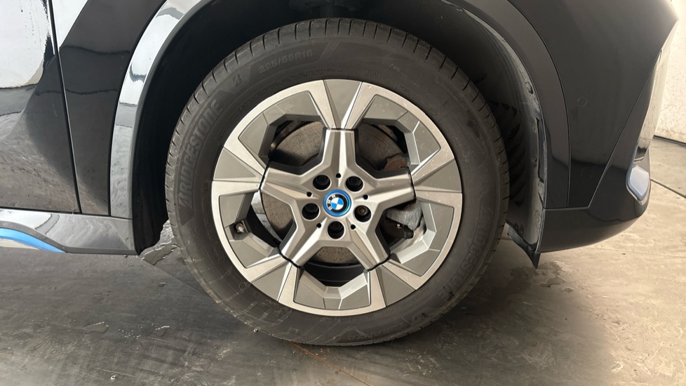 BMW iX1 Image 20