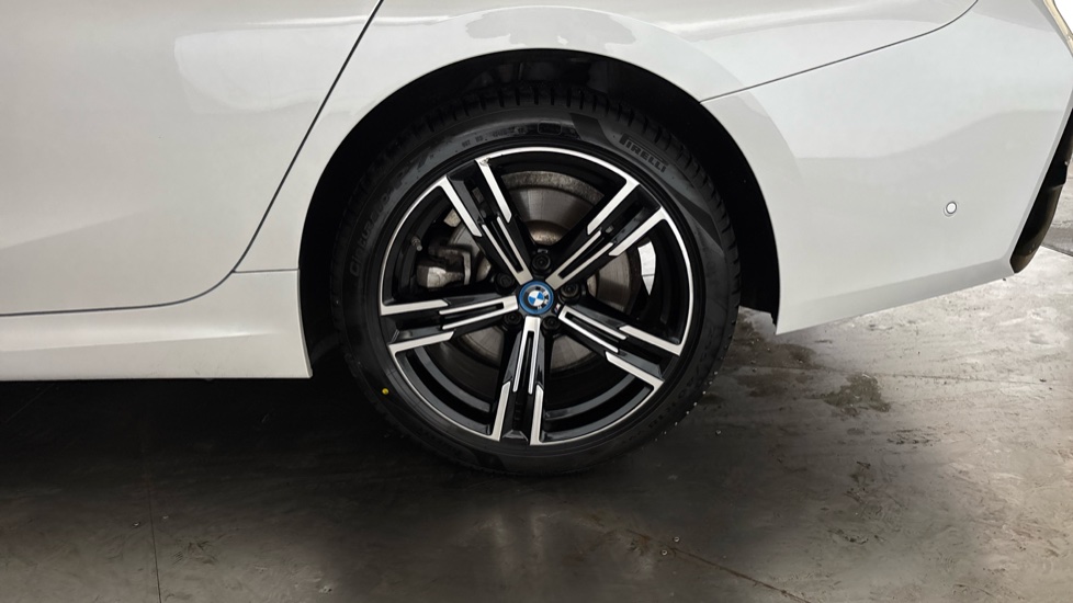 BMW 3 SERIES Image 18