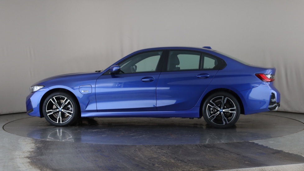 BMW 3 SERIES Image 2