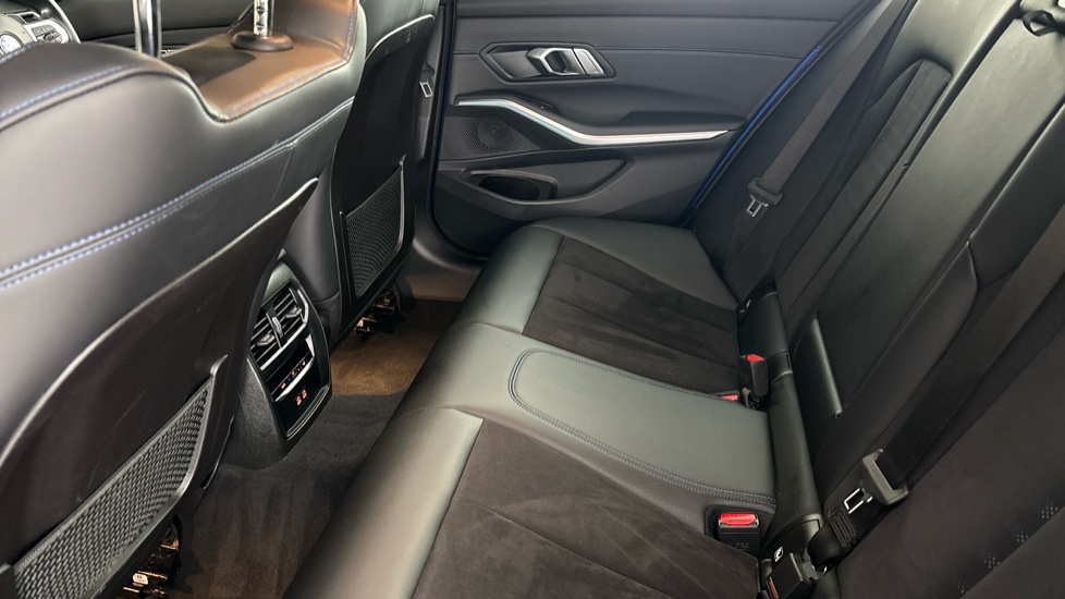 BMW 3 SERIES Image 14
