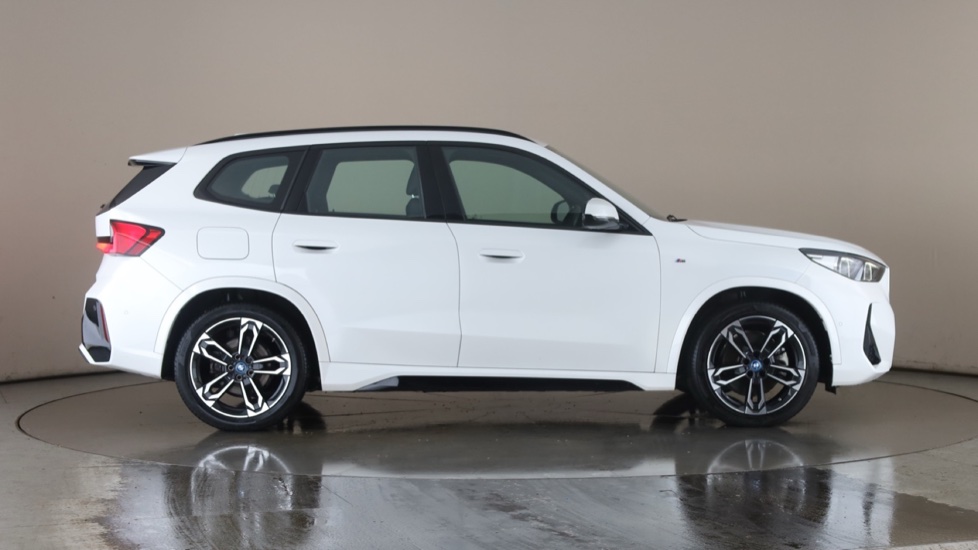 BMW iX1 Image 6