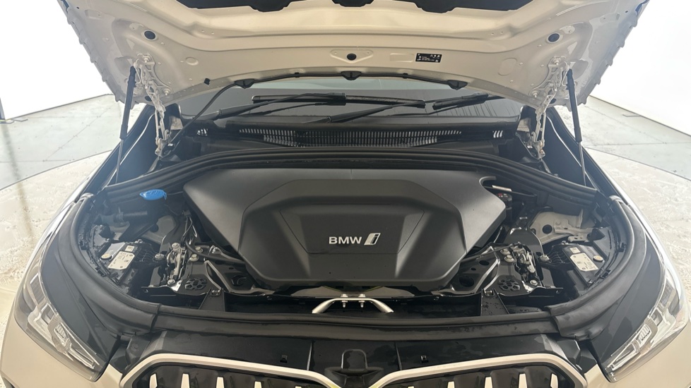 BMW iX1 Image 16