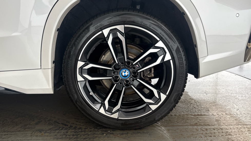 BMW iX1 Image 18