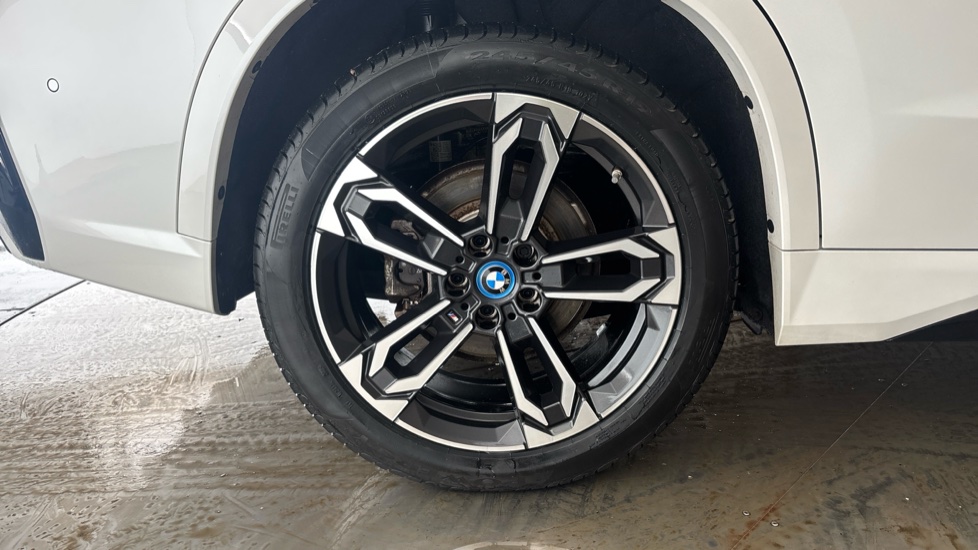 BMW iX1 Image 19