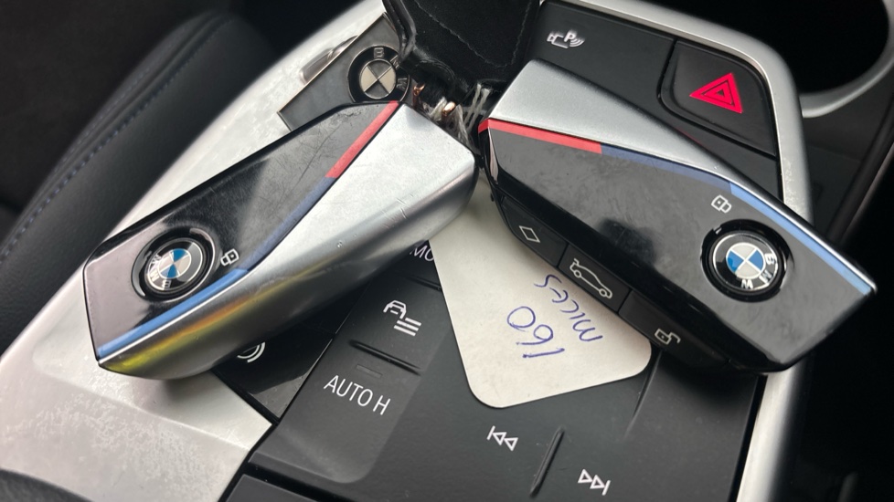BMW iX1 2 keys
