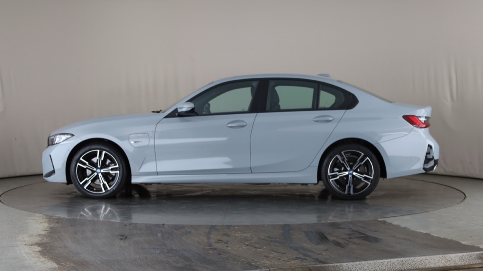 BMW 3 SERIES Image 2