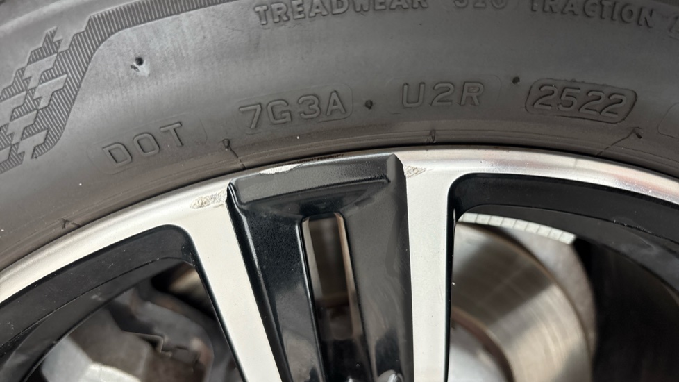 BMW 3 SERIES Scuff