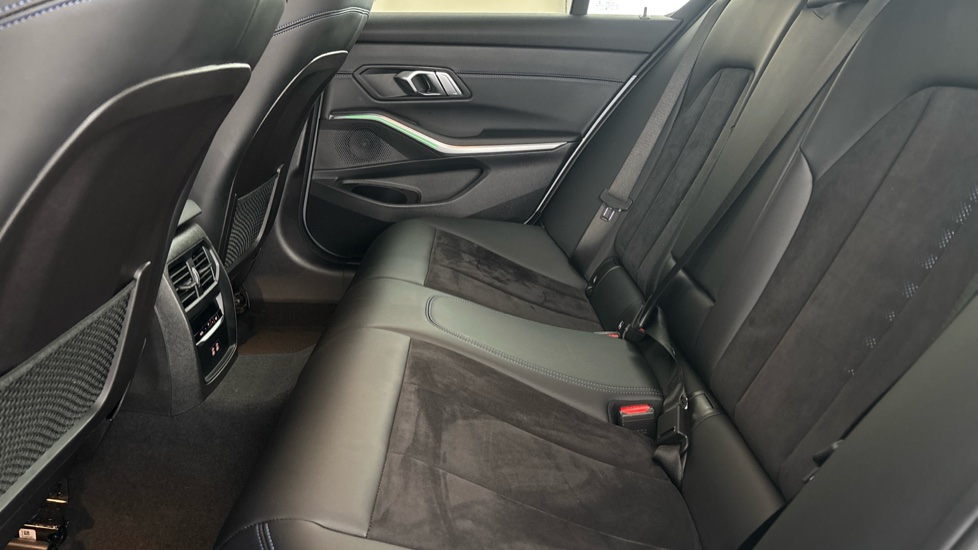 BMW 3 SERIES Image 14