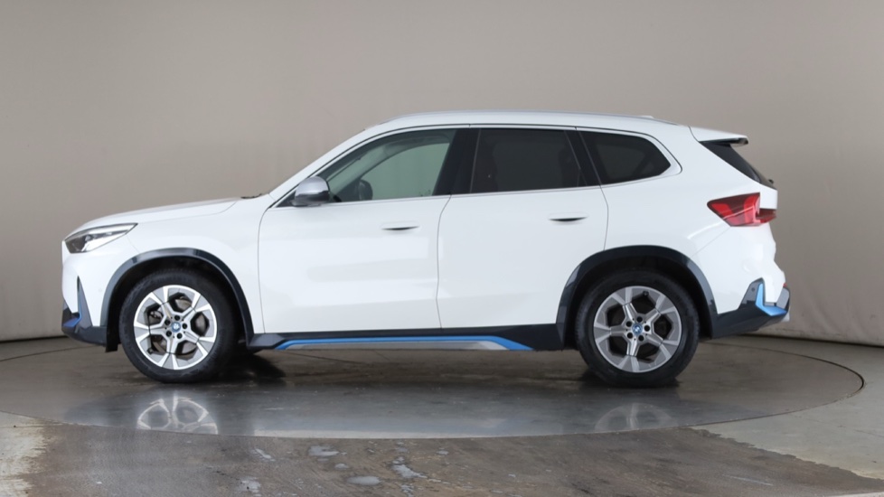 BMW iX1 Image 2
