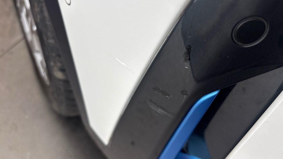 BMW iX1 Scuff