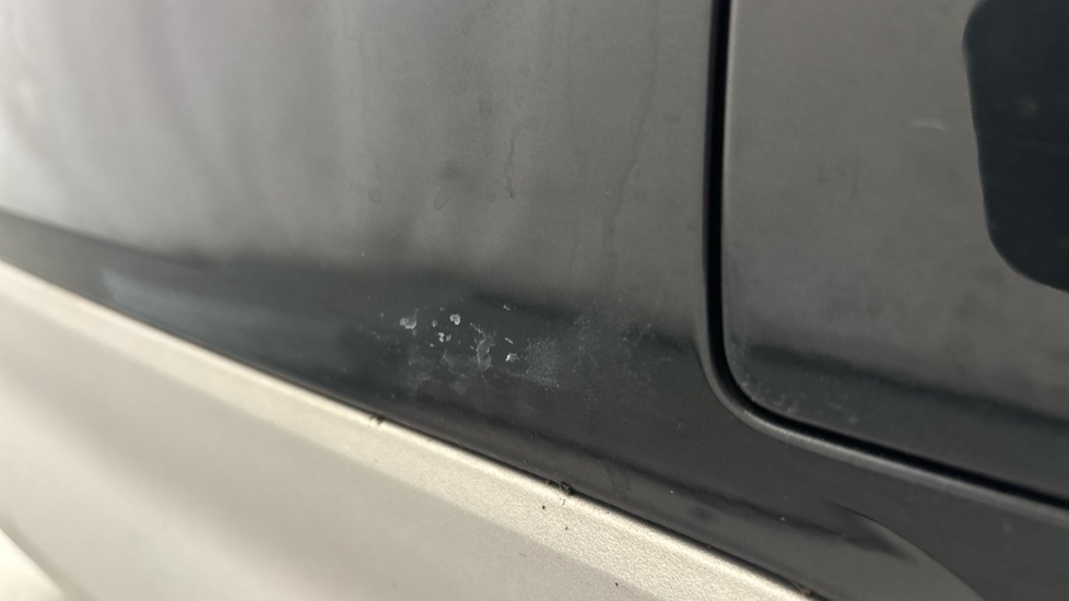 BMW iX1 Scuff