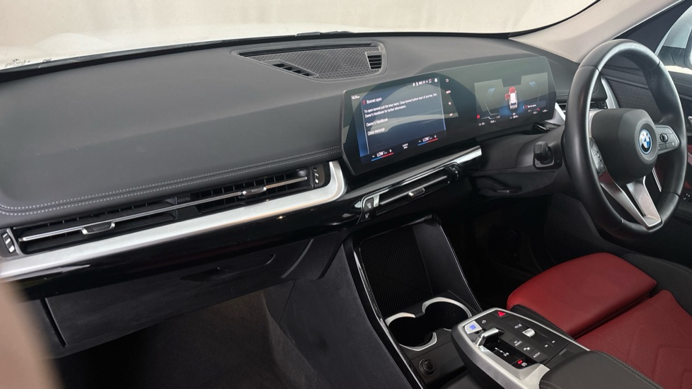 BMW iX1 Image 10