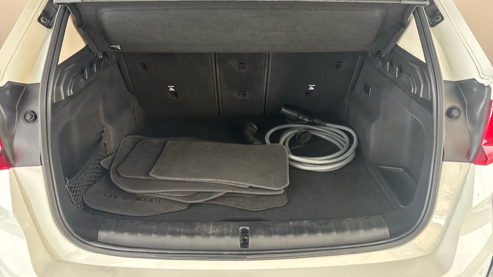BMW iX1 Image 15