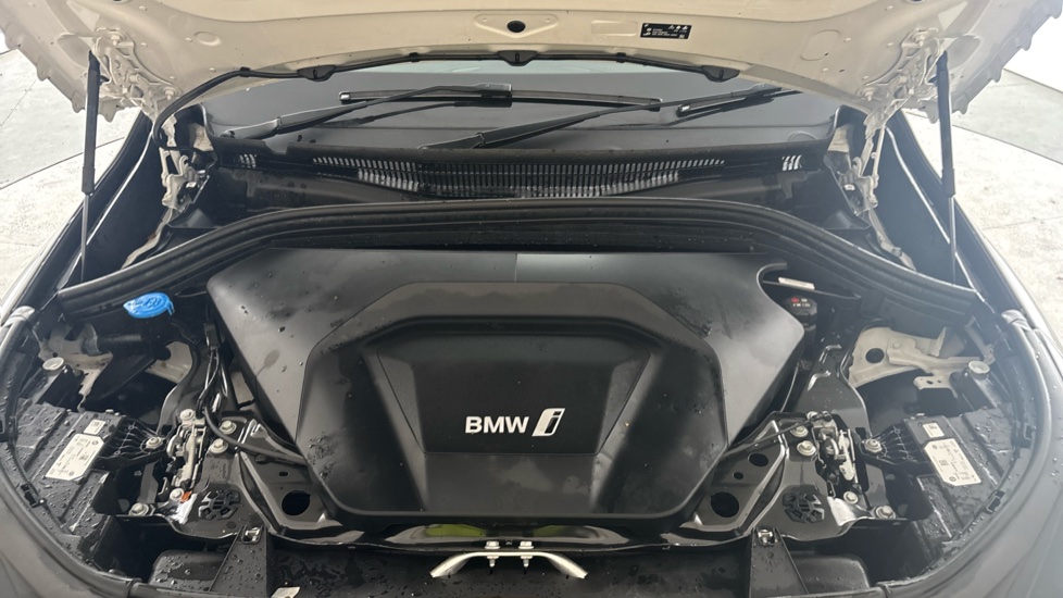BMW iX1 Image 16