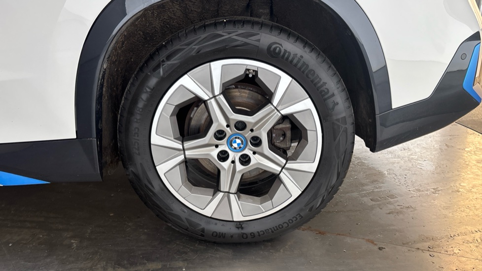 BMW iX1 Image 18