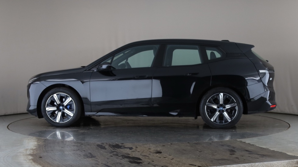 BMW iX Image 2