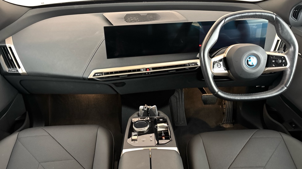 BMW iX Image 11