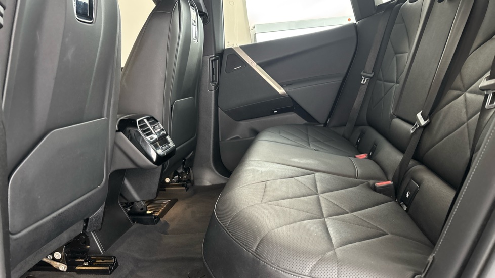 BMW iX Image 14