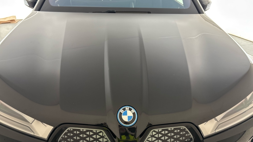 BMW iX Image 16