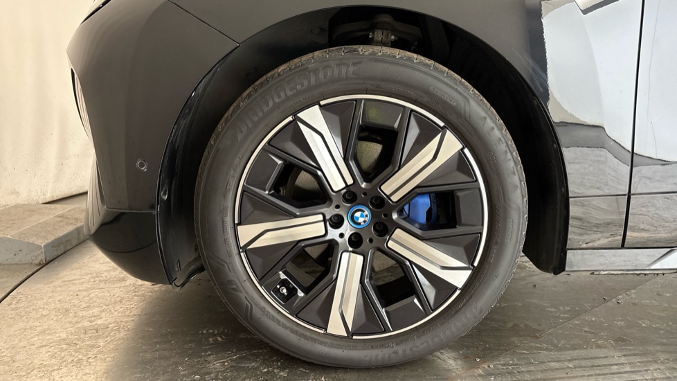 BMW iX Image 17