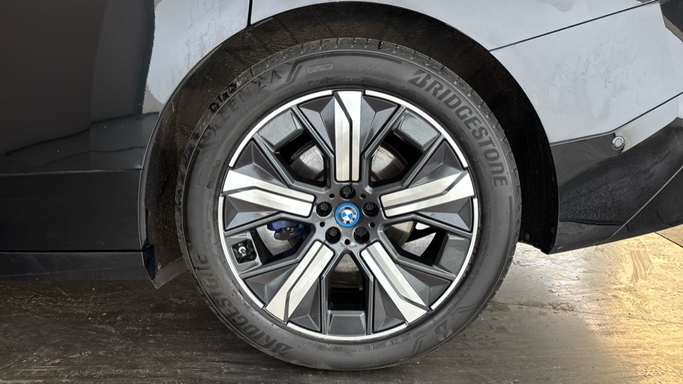 BMW iX Image 18