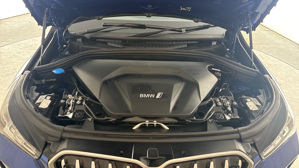 BMW iX1 Image 16