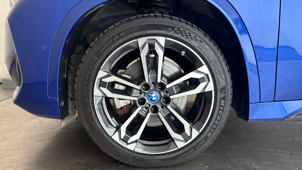 BMW iX1 Image 17