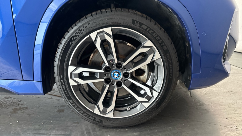 BMW iX1 Image 20