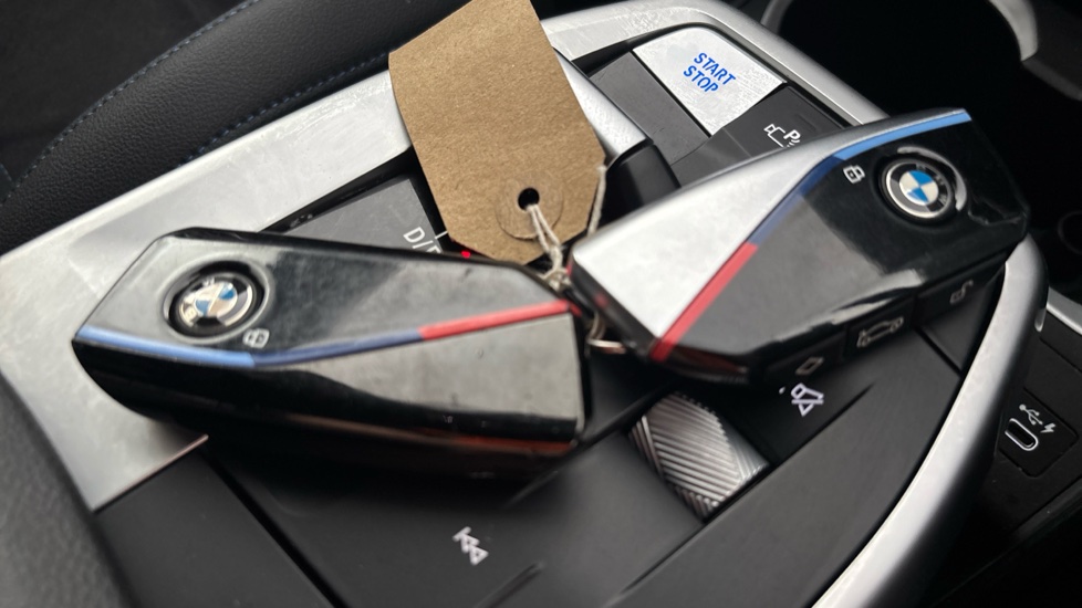 BMW iX1 2 keys