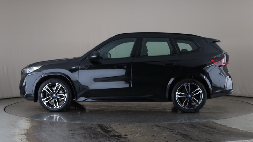BMW iX1 Image 2
