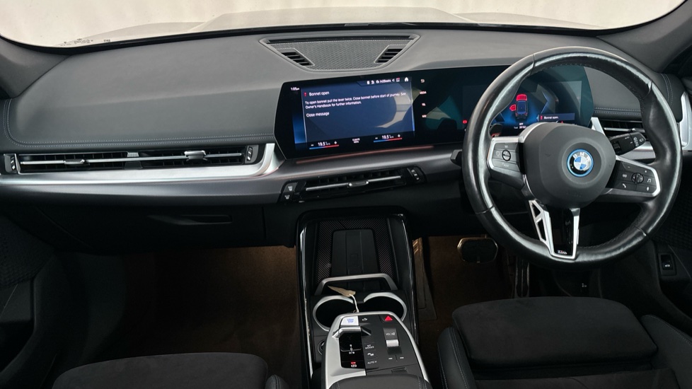BMW iX1 Image 11