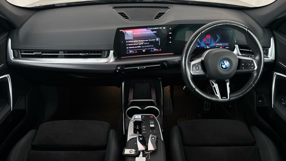 BMW iX1 Image 11
