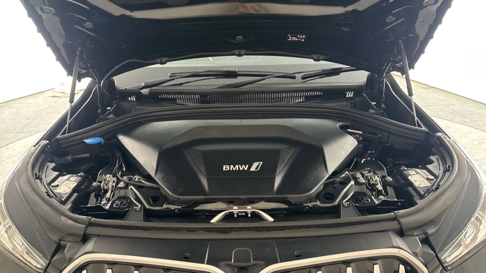 BMW iX1 Image 16
