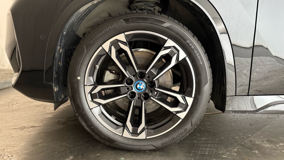 BMW iX1 Image 17