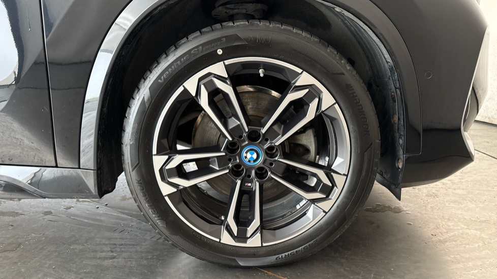 BMW iX1 Image 20