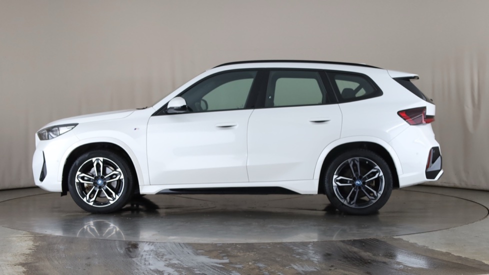 BMW iX1 Image 2